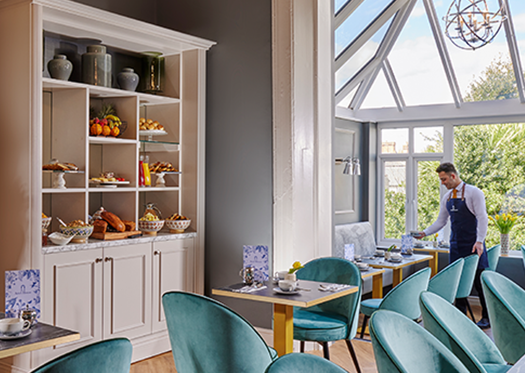 Bright conservatory dining room at Ariel House Dublin where guests enjoy breakfast
