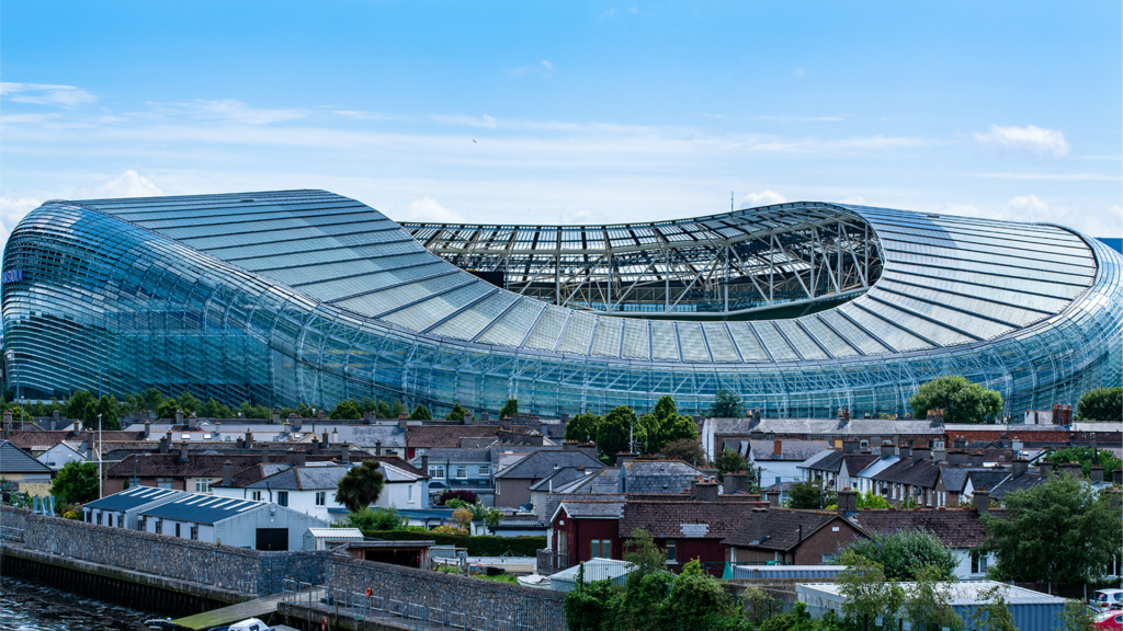 Ariel-Haus in der Nähe des Aviva-Stadions in Dublin Das Aviva Stadium in Dublin, gesehen von Ballsbridge in der Nähe des Gästehauses Ariel House.